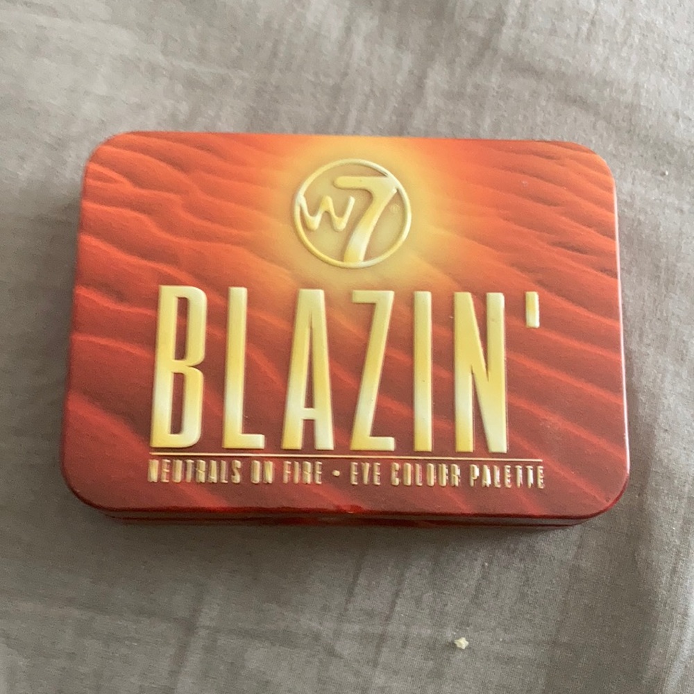 w7 mini blazin’ eyeshadow pallette